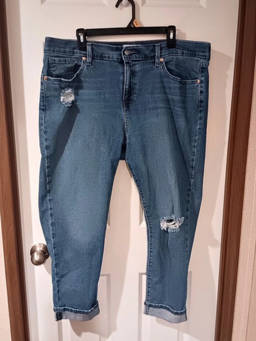 Denizen from Levi's Boyfriend Distressed Jeans in Blue Waist 32
